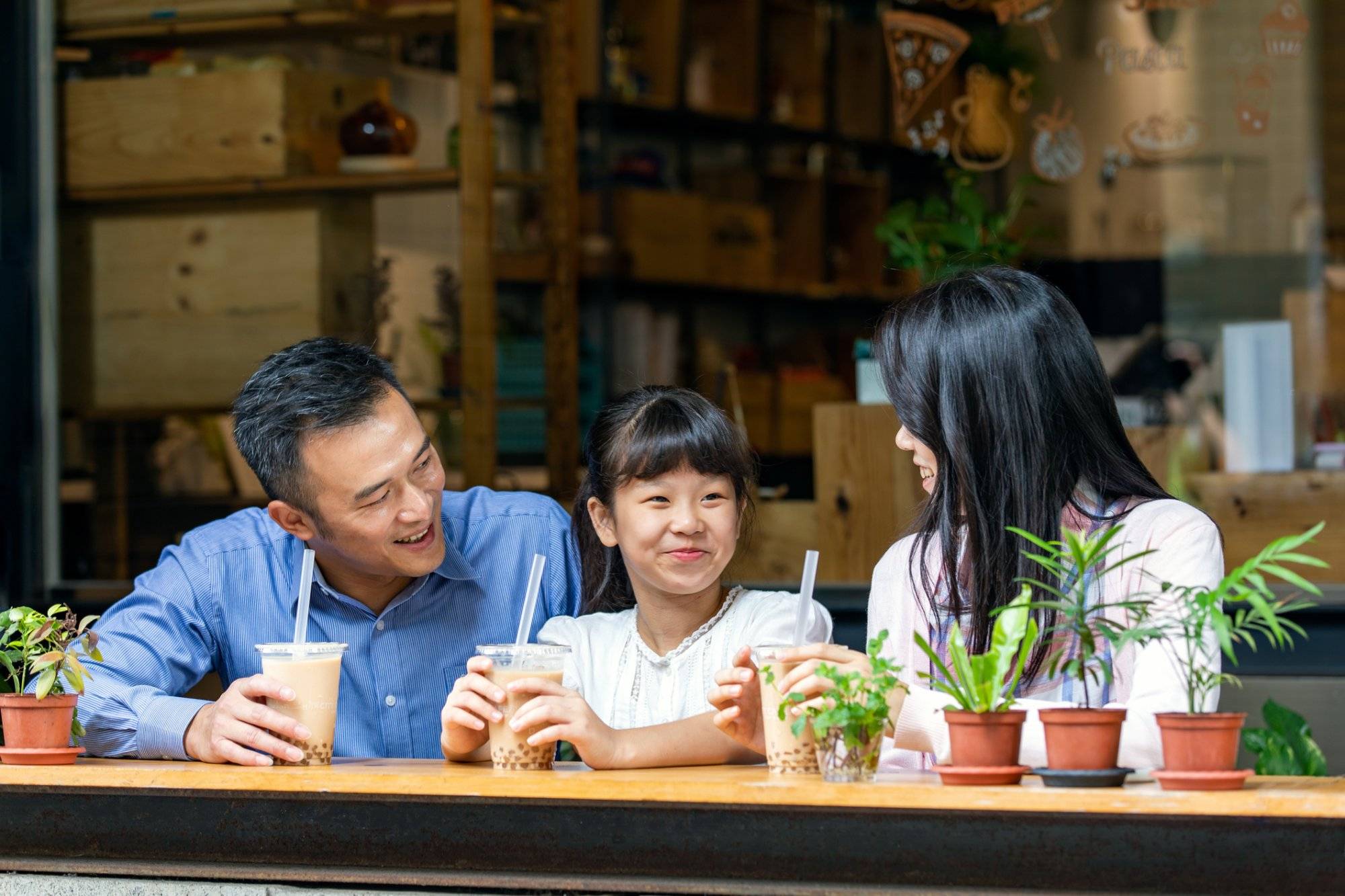 Family drinking boba tea